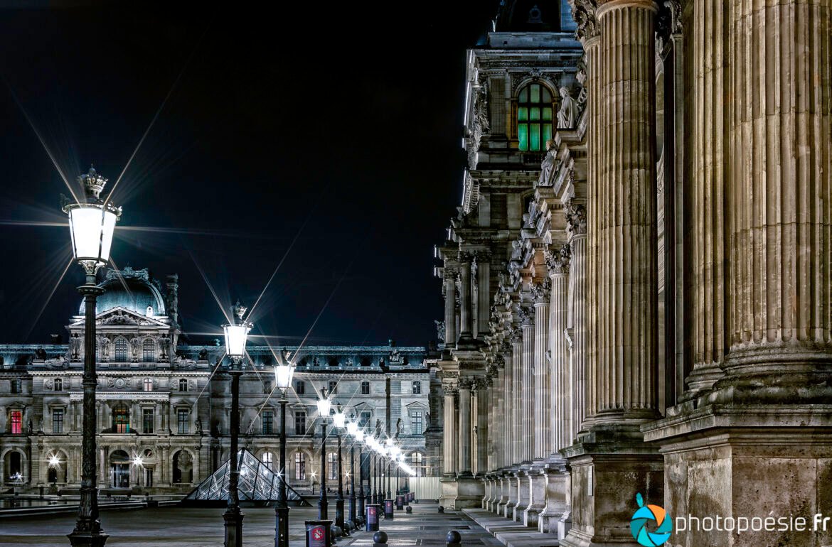 Photopoésie plus d'étoiles sur le musée du Louvre
