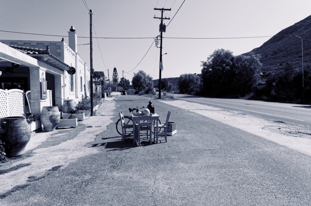 Photographie d'une route de campagne en Crète