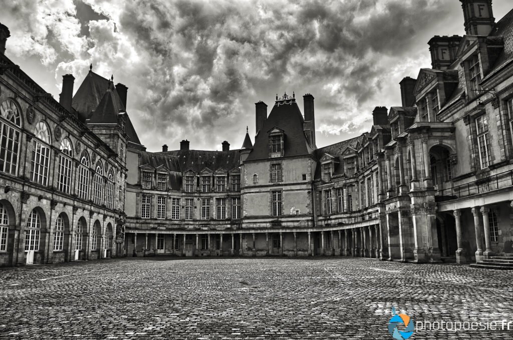 Photo La cour ovale du château de Fontainebleau