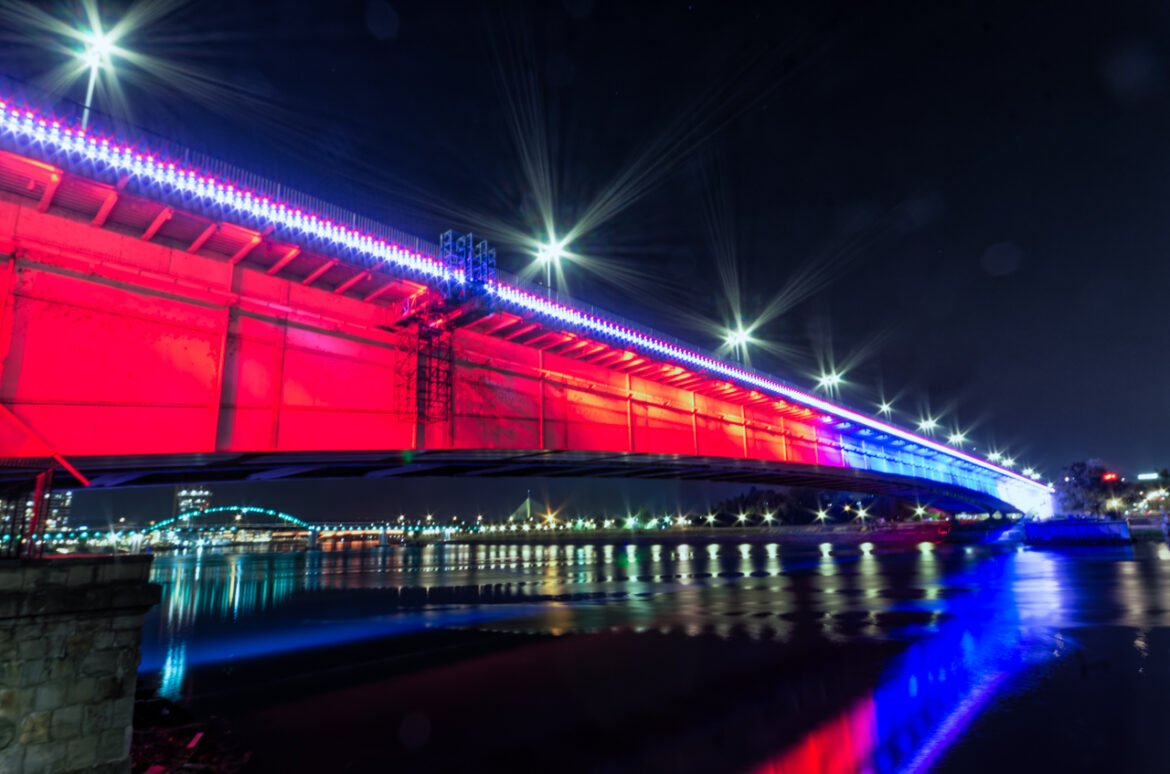Photo de nuit du Pont Branko de Belgrade